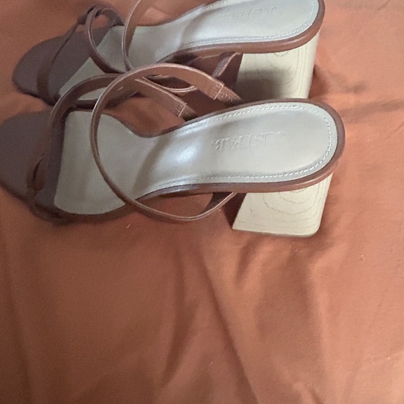 Aviana strap shoes - Picture 2 of 3